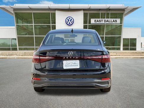 Used 2026 Volkswagen Jetta SE FWD image 4