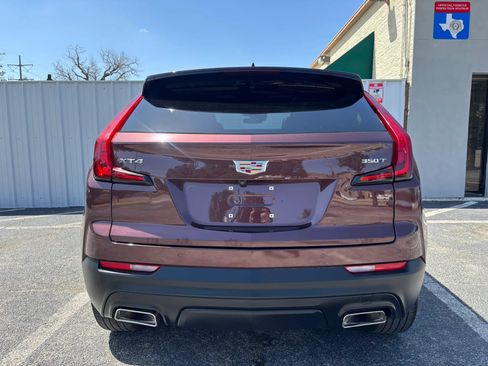 Used 2022 Cadillac XT4 Luxury w/ Cold Weather Package FWD image 5