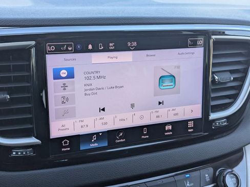 Used 2023 Chrysler Pacifica Touring-L image 26