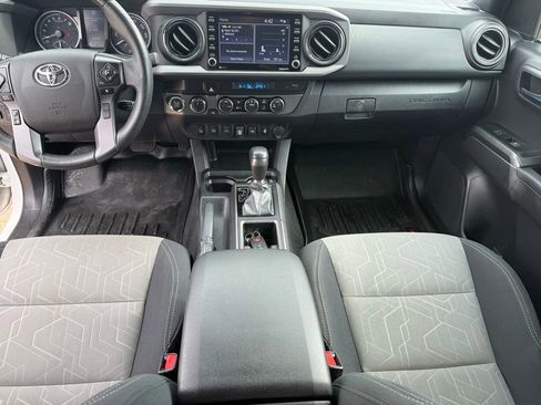 Used 2022 Toyota Tacoma TRD Off-Road w/ Technology Package AWD/4WD image 9