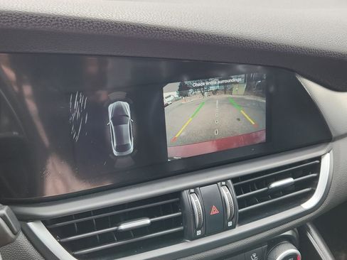 Used 2023 Alfa Romeo Giulia Veloce image 8