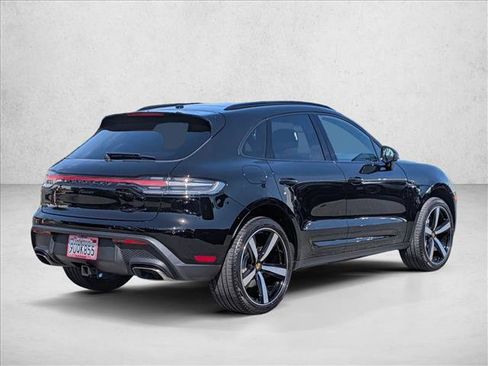 Used 2025 Porsche Macan AWD/4WD image 5