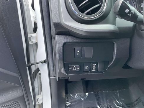 Used 2022 Toyota Tacoma TRD Off-Road w/ TRD Premium Off Road Package image 32