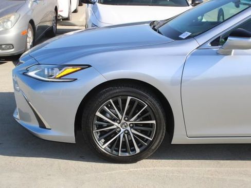 Certified 2025 Lexus ES 300h w/ Premium Package FWD image 4