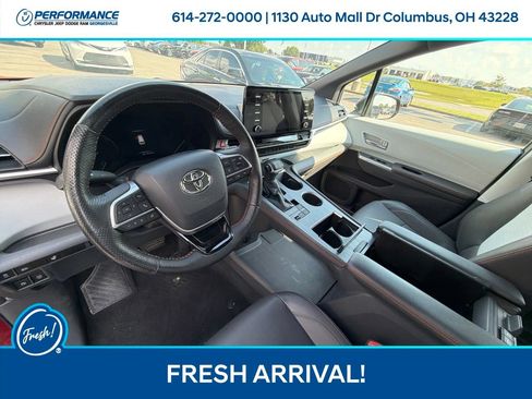 Used 2022 Toyota Sienna XSE FWD image 21