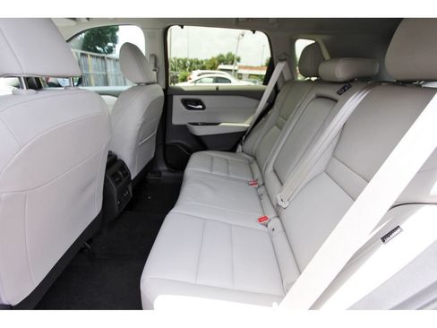 Used 2025 Nissan Rogue SL w/ SL Premium Package FWD image 14