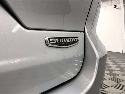 Used 2022 Jeep Grand Cherokee Summit AWD/4WD image 9