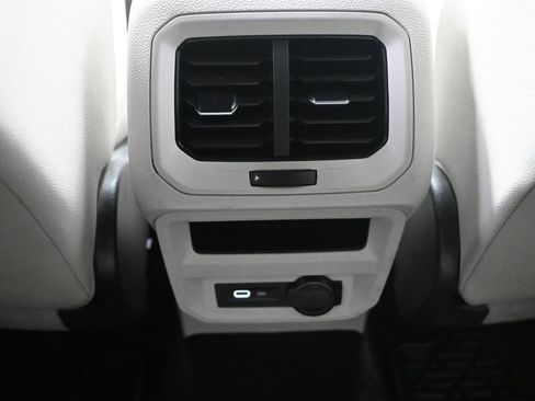 Used 2022 Volkswagen Tiguan SEL R-Line image 35