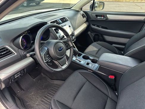 Used 2019 Subaru Outback 2.5i Premium image 13