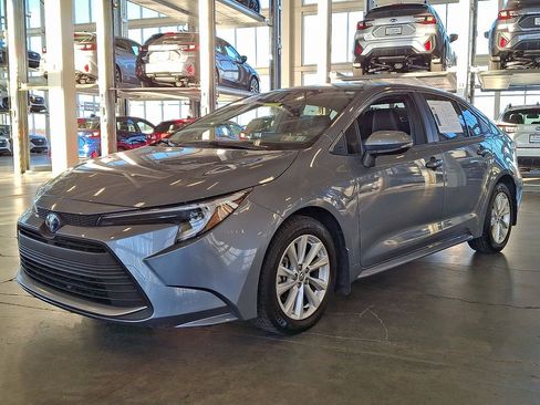 Used 2023 Toyota Corolla XLE image 6