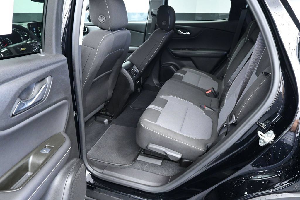 Used 2025 Chevrolet Blazer LT FWD image 16