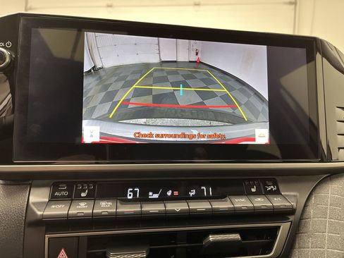 Used 2025 Toyota Camry XLE image 5