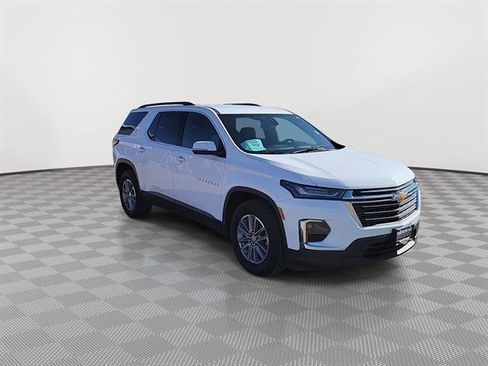 Used 2023 Chevrolet Traverse LT image 2