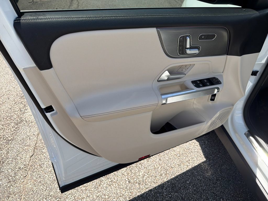 Used 2021 Mercedes-Benz GLB 250 w/ Premium Package image 10