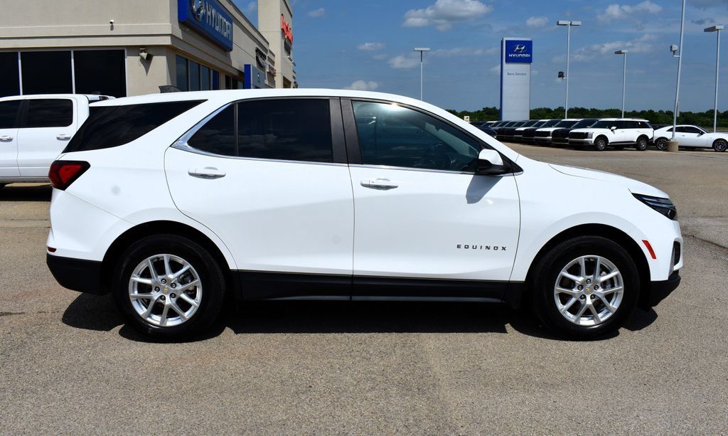 Used 2022 Chevrolet Equinox LT FWD image 2