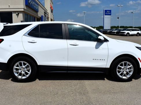 Used 2022 Chevrolet Equinox LT FWD image 2