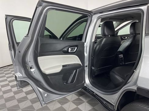 Used 2022 Jeep Compass Limited w/ Elite Group AWD/4WD image 39