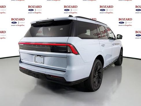 New 2025 Lincoln Navigator Reserve w/ Jet Appearance Package AWD/4WD image 7