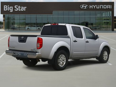 Used 2019 Nissan Frontier SV image 4