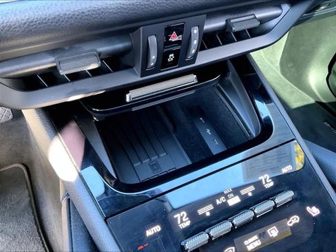 Used 2024 Porsche Cayenne image 34