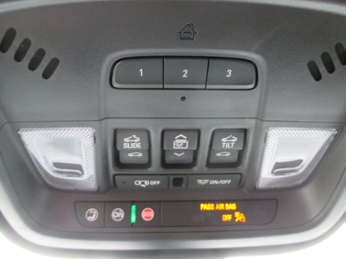 Used 2023 Chevrolet Traverse RS AWD/4WD image 31