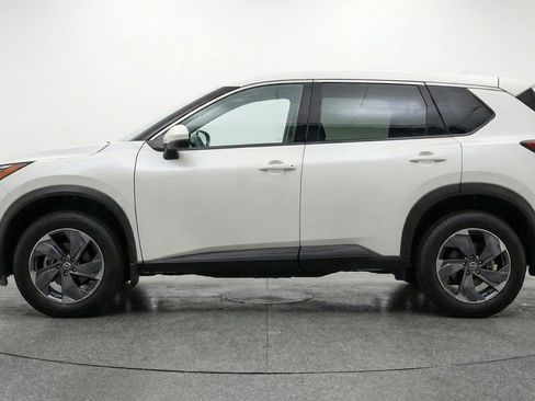 Used 2025 Nissan Rogue SV AWD/4WD image 5