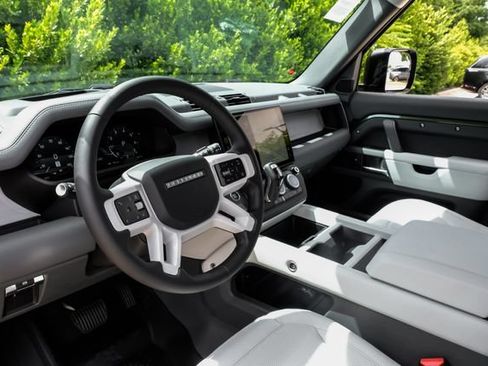 New 2026 Land Rover Defender 130 X-Dynamic SE AWD/4WD image 3