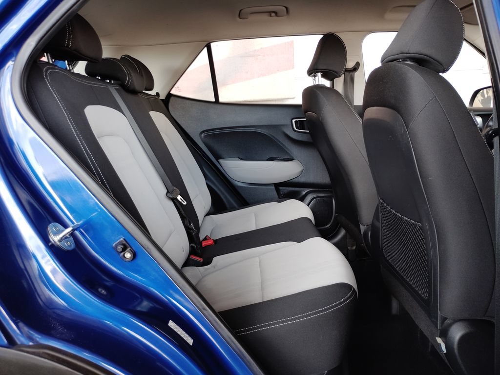 Used 2021 Hyundai Venue SEL FWD image 16