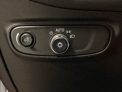 Used 2018 Chevrolet Equinox LT AWD/4WD image 19