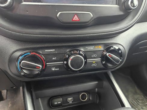 Used 2022 Kia Soul LX image 14