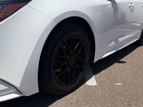 Used 2021 Toyota Corolla LE image 6