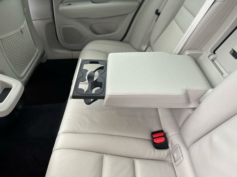 Used 2024 Volvo V60 B5 Cross Country Plus w/ Protection Package Premier image 21