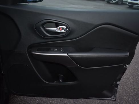 Used 2019 Jeep Cherokee Limited w/ Luxury Group image 48