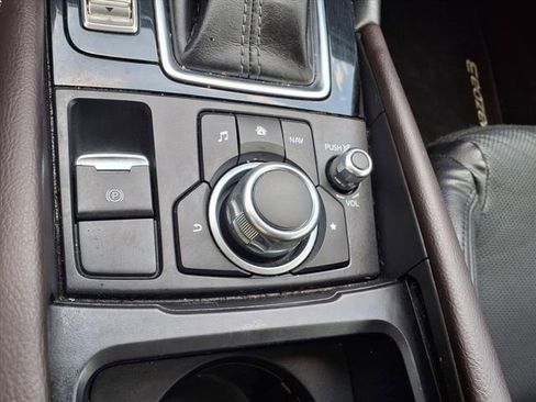 Used 2018 MAZDA MAZDA3 Grand Touring image 19