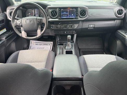 Used 2020 Toyota Tacoma TRD Off-Road AWD/4WD image 14