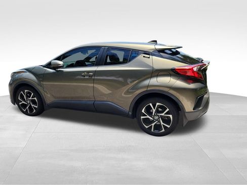 Used 2021 Toyota C-HR XLE FWD image 16