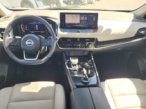 Used 2024 Nissan Rogue SL w/ SL Premium Package image 8