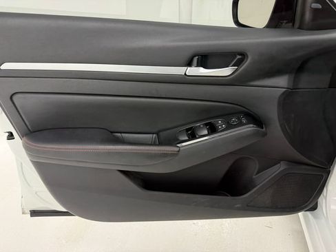 Used 2024 Nissan Altima 2.5 SR FWD image 29