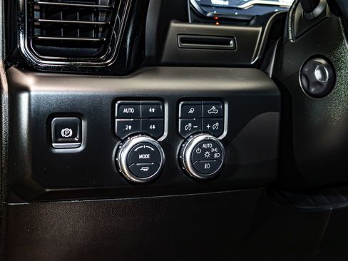 Used 2025 GMC Sierra 1500 AT4 w/ AT4 Premium Package AWD/4WD image 17
