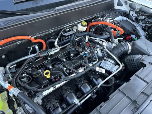 New 2025 Ford Maverick XLT image 39