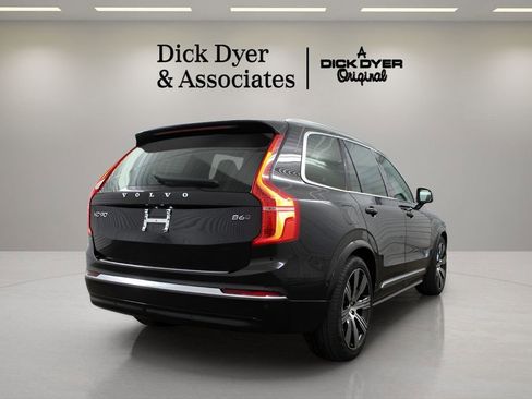 Used 2023 Volvo XC90 B6 Ultimate w/ Lounge Package image 3