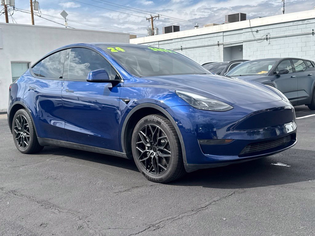 Used 2024 Tesla Model Y Long Range AWD/4WD image 1