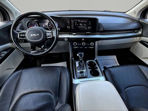 Used 2022 Kia Carnival LX FWD image 7