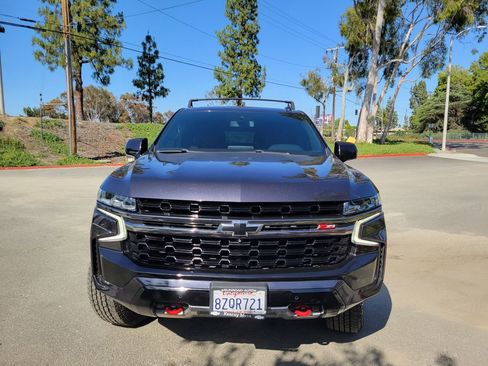 Used 2022 Chevrolet Tahoe Z71 w/ Luxury Package AWD/4WD image 3