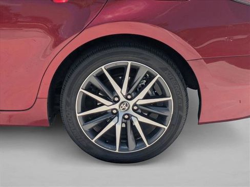 Used 2022 Toyota Camry XLE image 8