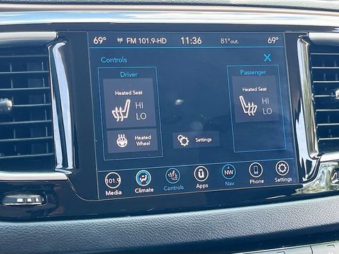 Used 2018 Chrysler Pacifica Touring-L Plus FWD image 20