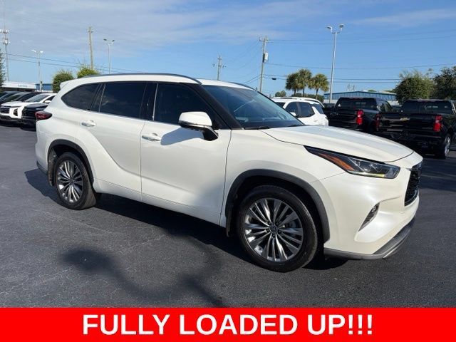 Used 2021 Toyota Highlander Platinum AWD/4WD image 1