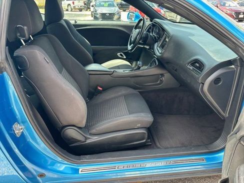 Used 2019 Dodge Challenger SXT w/ Driver Convenience Group RWD image 41