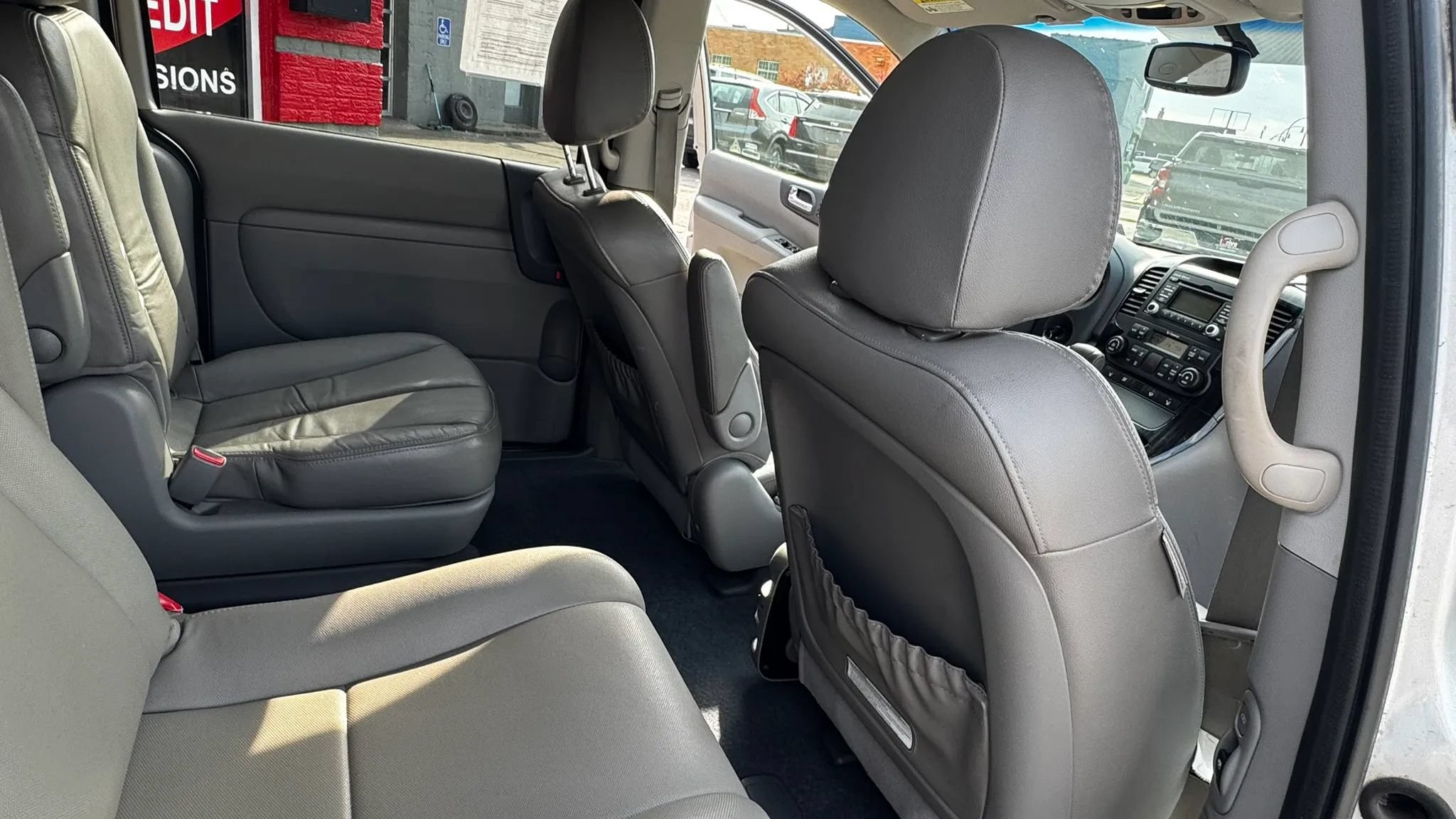 Used 2012 Kia Sedona EX w/ Luxury Pkg FWD image 17