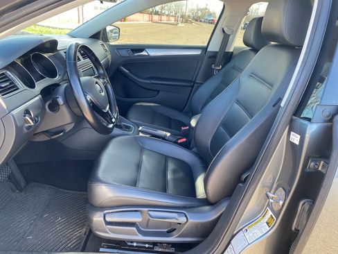 Used 2017 Volkswagen Jetta SE image 7